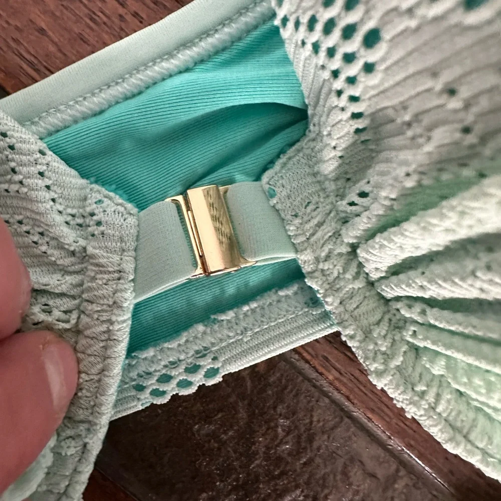 EUC Sz 36D Aerie Top
